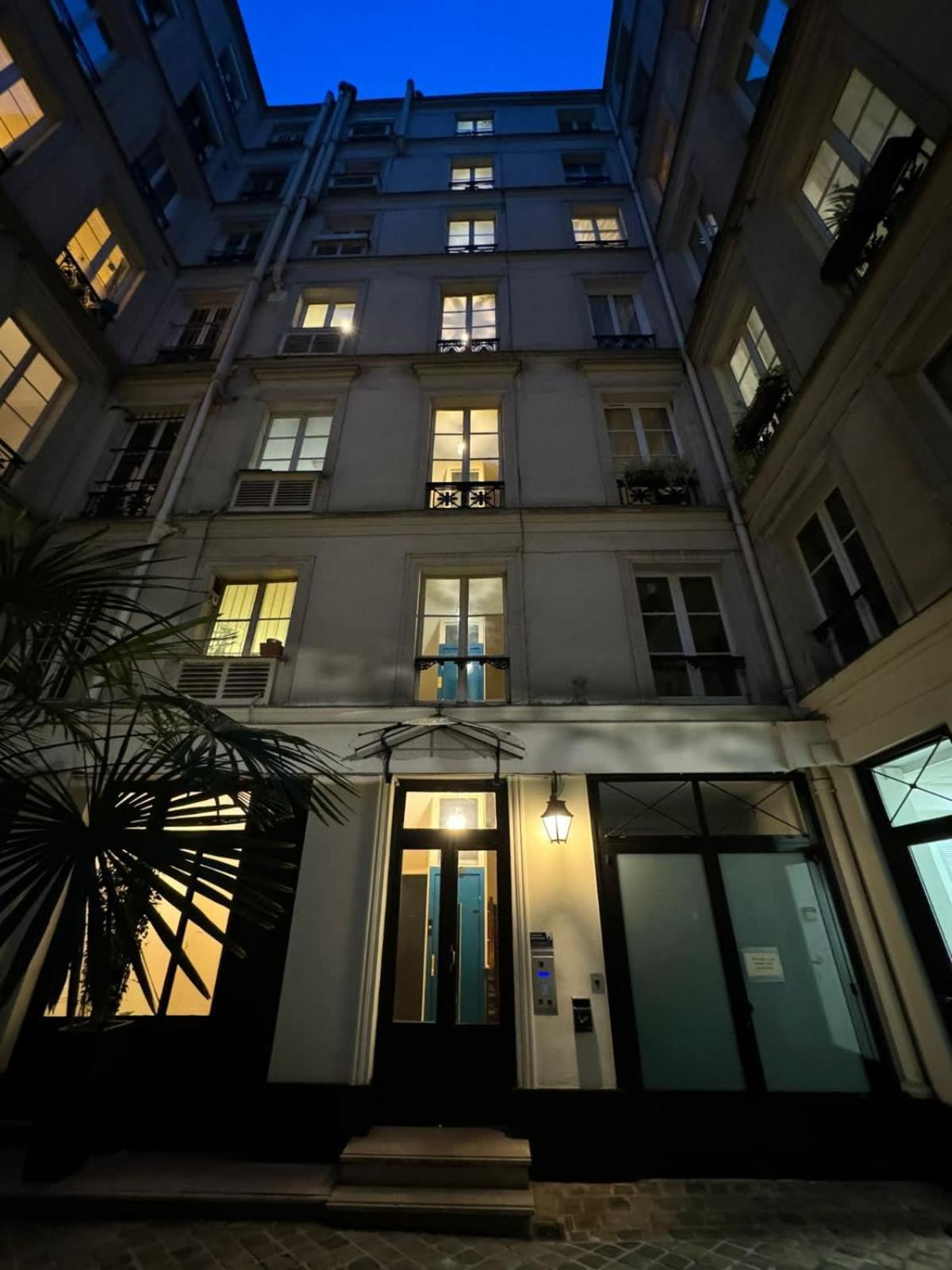 Brand New Properties Near La Madeleine ! Paris Exterior foto